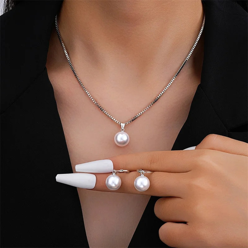 Set de Joyería con Perlas – 3 Piezas para Mujer (Aretes + Collar con Dije)