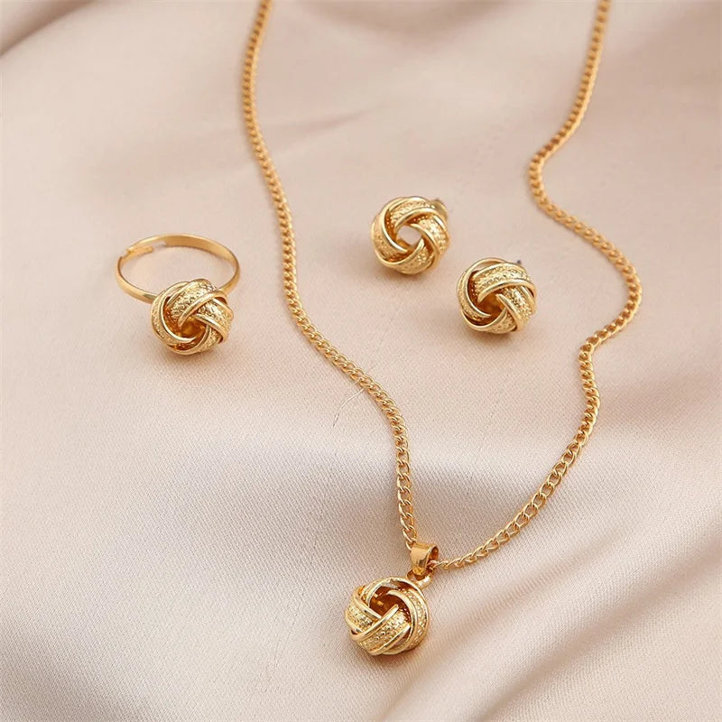 Set de Joyería con Perlas – 3 Piezas para Mujer (Aretes + Collar con Dije)