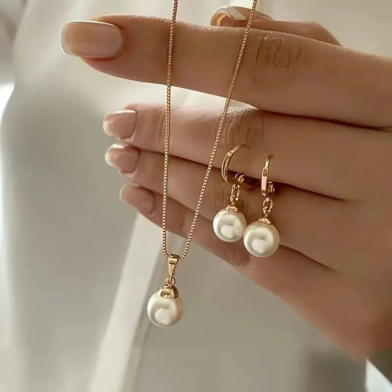 Set de Joyería con Perlas – 3 Piezas para Mujer (Aretes + Collar con Dije)