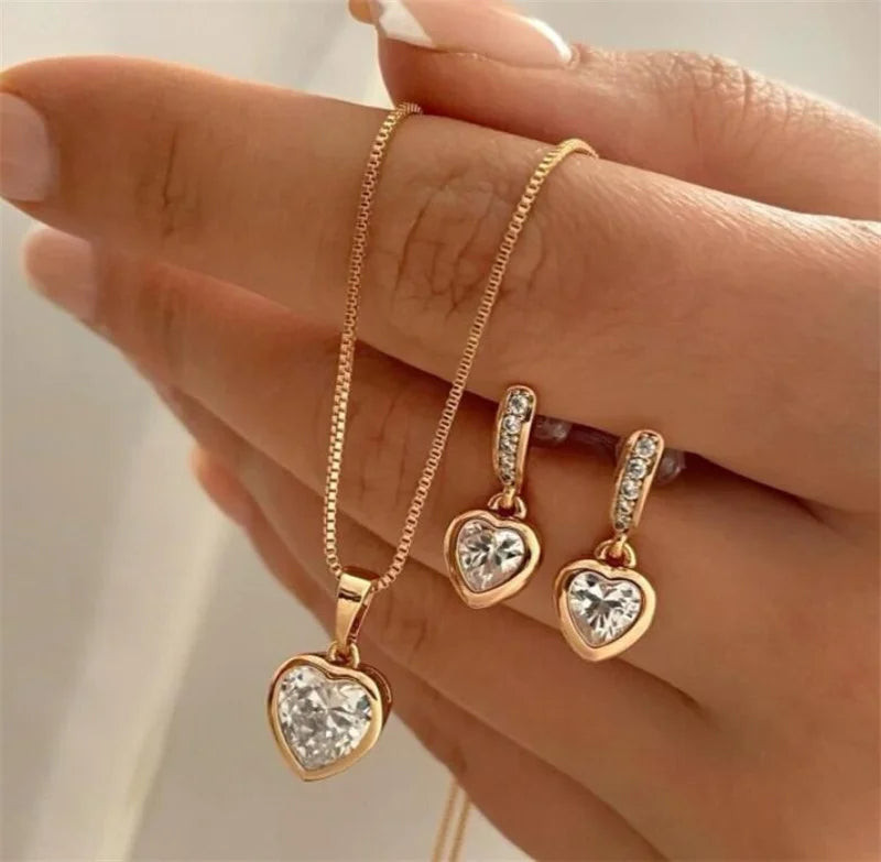 Set de Joyería con Perlas – 3 Piezas para Mujer (Aretes + Collar con Dije)