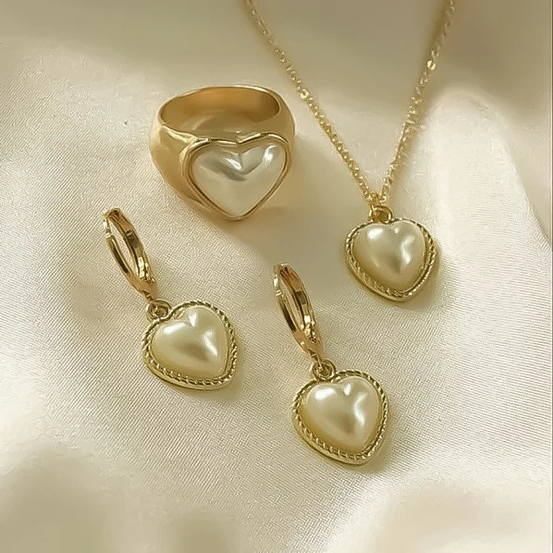 Set de Joyería con Perlas – 3 Piezas para Mujer (Aretes + Collar con Dije)