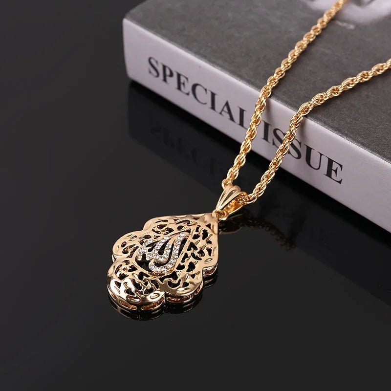 Colgante Islámico "Allah" en Dorado con Cristales